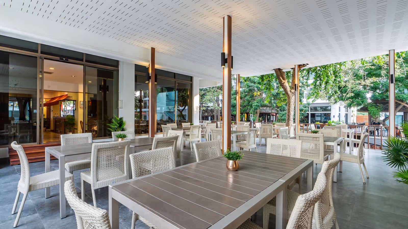 Cosy Beach Hotel