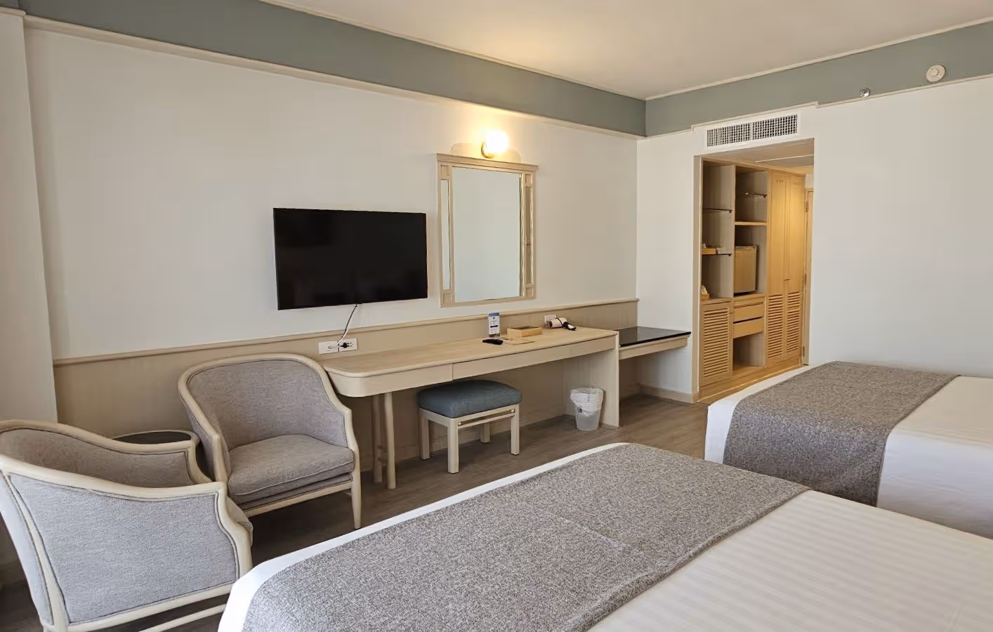 Cosy Beach Hotel